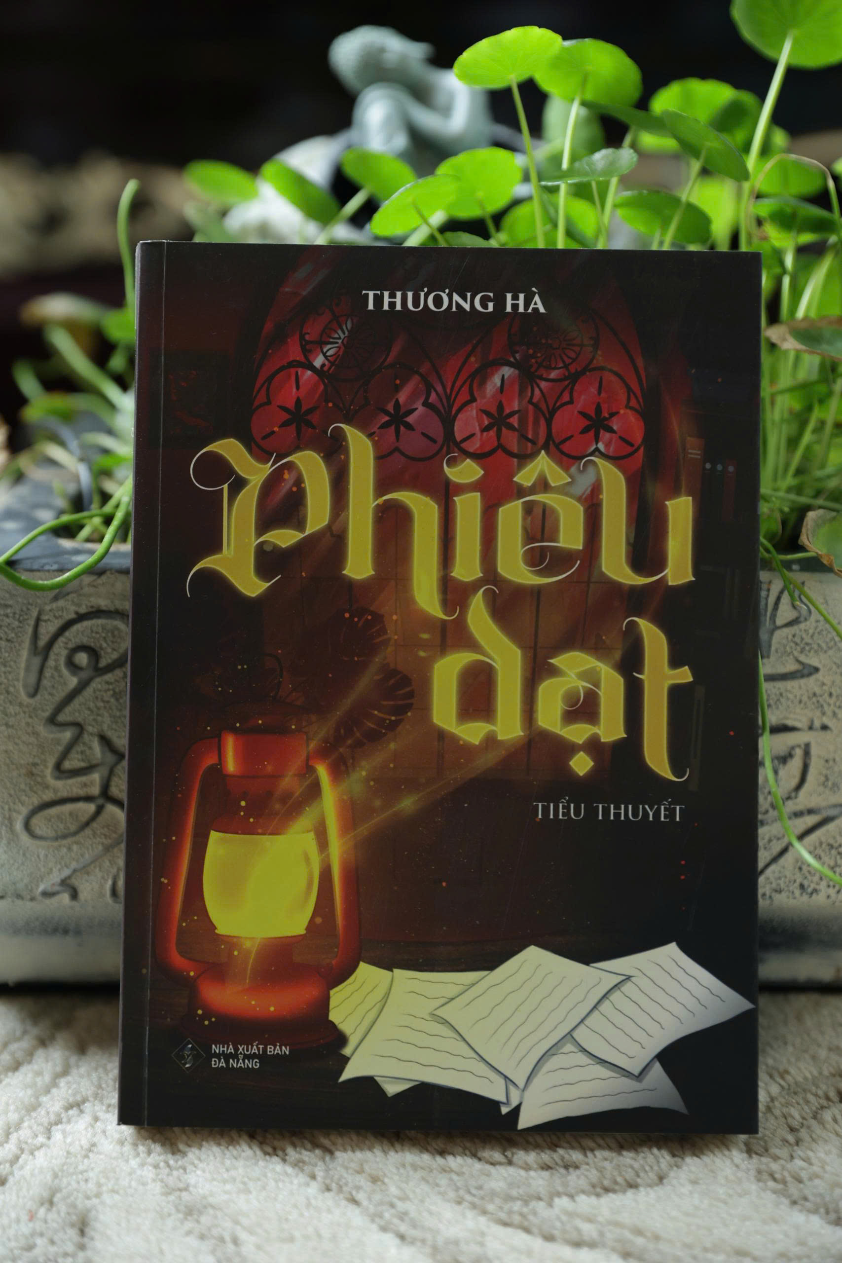 “Phiêu dạt”: Mổ xẻ những vết thương sâu sắc của lịch sử nhân loại