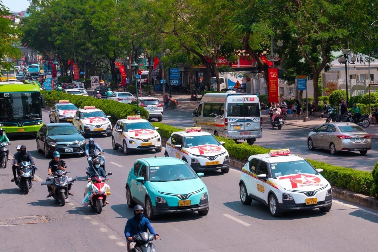 TP. Hà Nội đề xuất bắt buộc taxi mới sử dụng năng lượng xanh từ năm nay