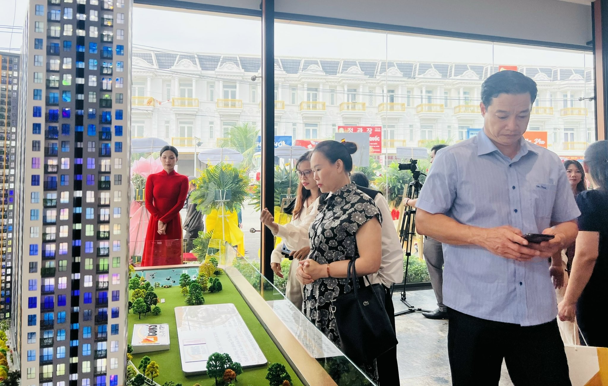 Người trẻ chấp nhận thuê nhà trung tâm giá cao hơn về vùng ven mua nhà?