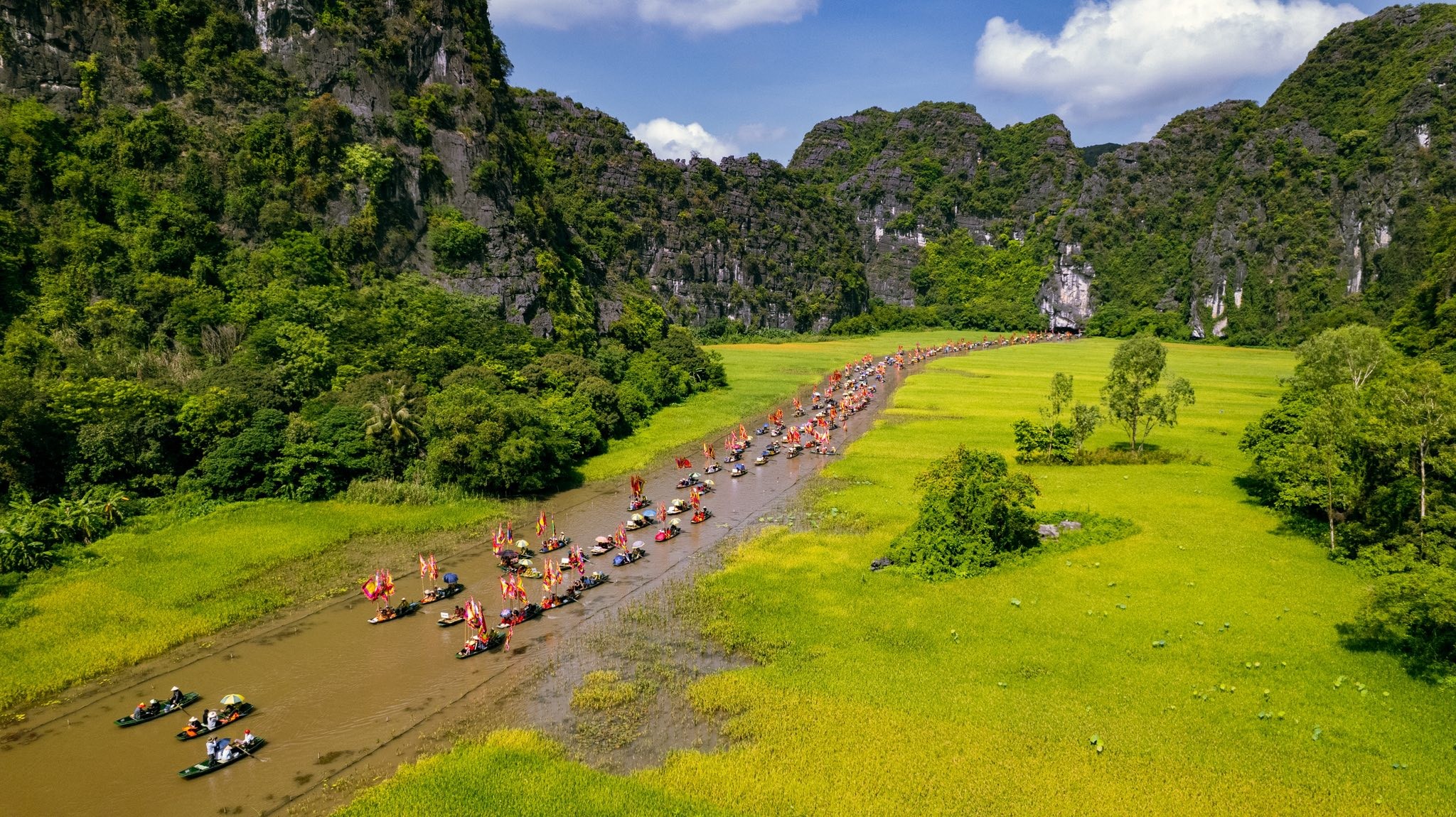 Ninh Bình: “Kích hoạt” du lịch xanh từ những di sản ngàn năm