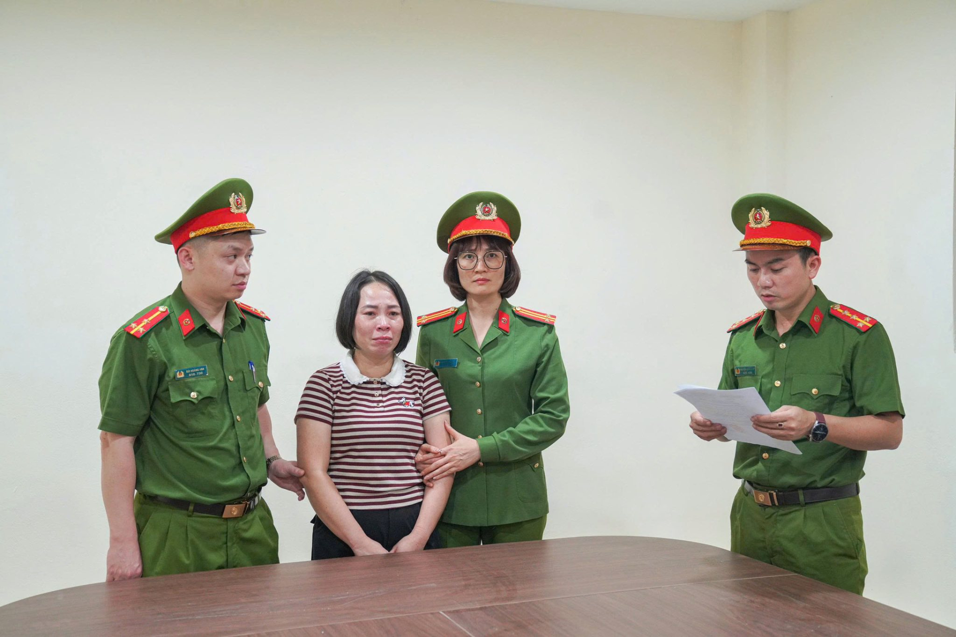 Bắt tạm giam, khám xét nơi ở của hiệu trưởng Trần Thu Đông và kế toán Hoàng Thị Xuân Hòa