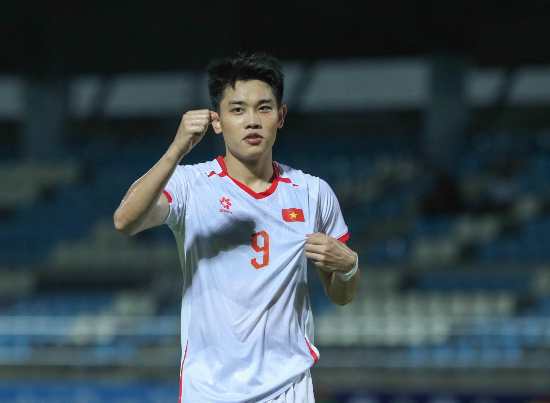Đình Bắc lập hat-trick lịch sử, 