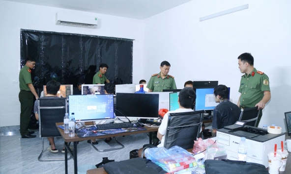 Kiểm tra nhà hộ dân ở Bắc Ninh, công an bắt giữ 11 người nước ngoài, thu 23 điện thoại, máy tính