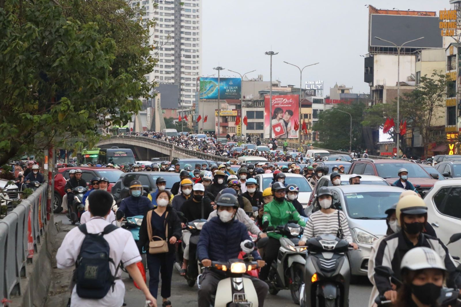Hà Nội chưa áp dụng cấm đồng loạt xe máy xăng ở Vành đai 1