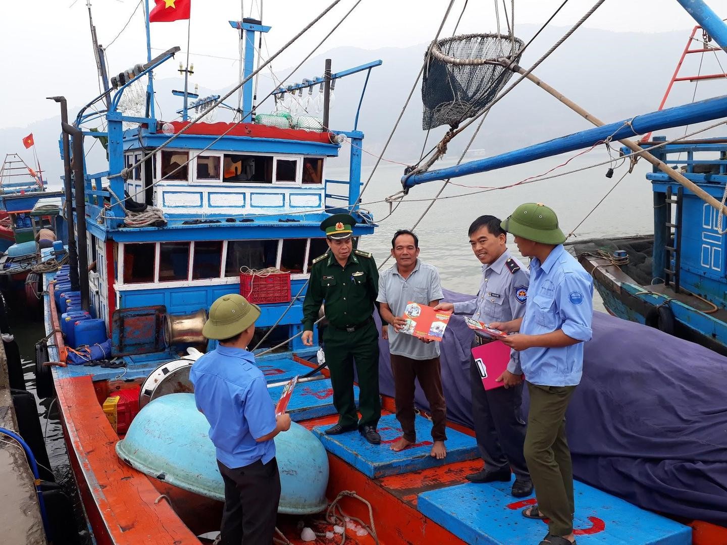 Hà Tĩnh: Tăng cường giám sát tàu cá qua cảng, góp phần chống khai thác IUU