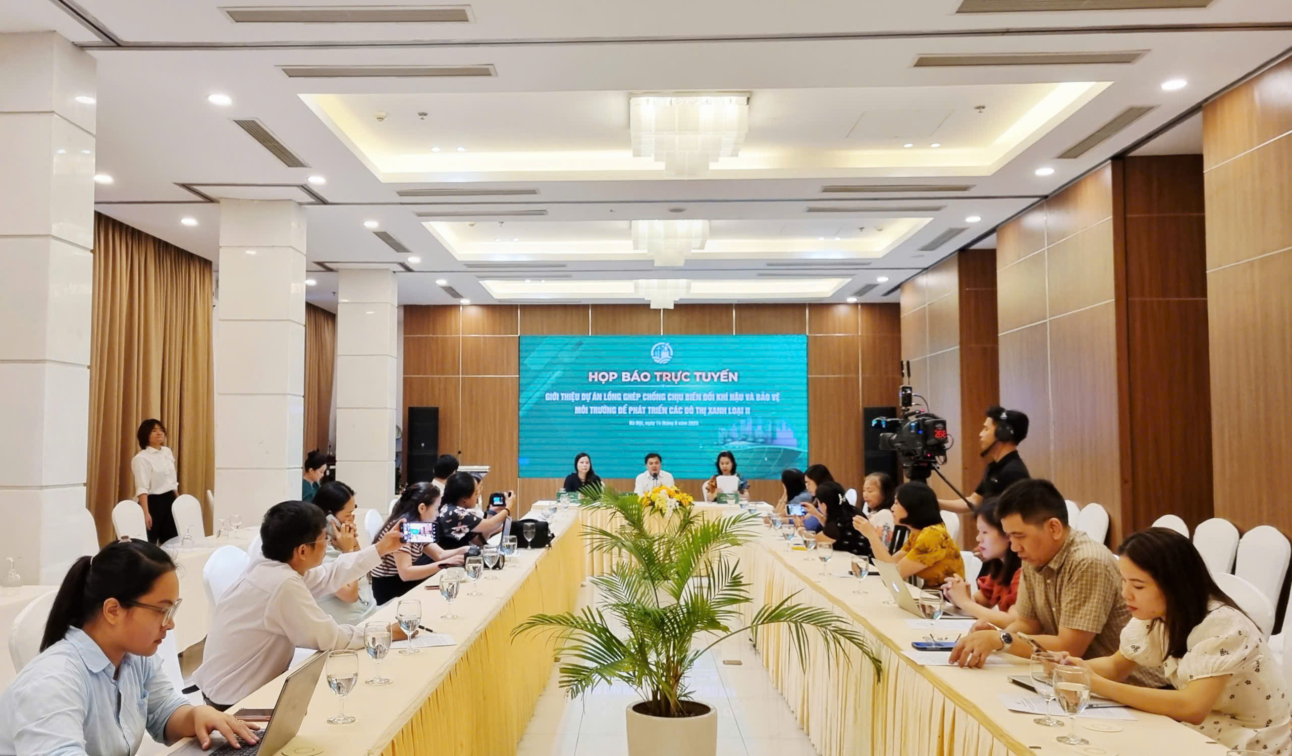 Giới thiệu Dự án “Lồng ghép chống chịu biến đổi khí hậu và bảo vệ môi trường để phát triển các đô thị xanh loại II”