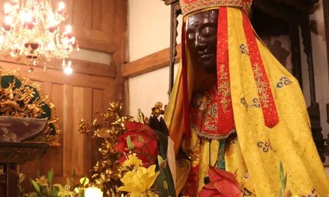 Độc đáo bảo vật quốc gia: Tượng Phật gỗ Mẫu Man Nương