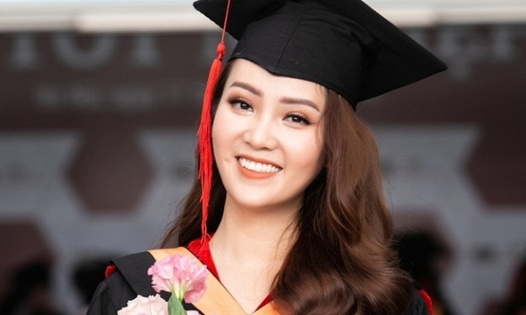 MC xinh đẹp VTV chia tay Chuyển động 24h sau 12 năm gắn bó là ai?