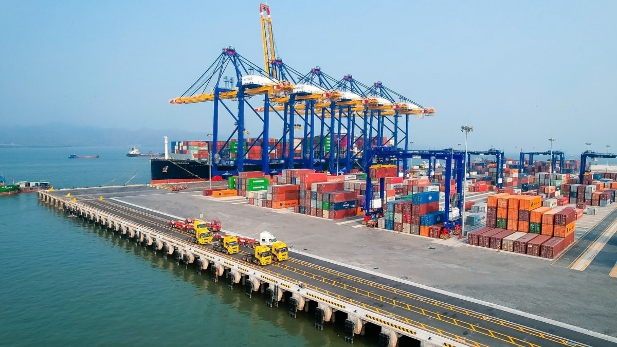 Đằng sau mức nhập siêu gần 17 tỷ USD là làn sóng đầu tư công nghệ và công nghiệp