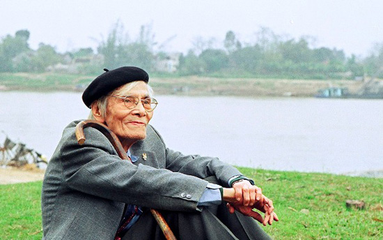 Người thơ đổ bóng trên sông Thiên Đức