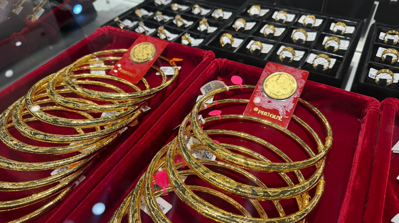 Giá Vàng tăng thêm gần 5 triệu đồng/lượng, đồng USD quay đầu giảm