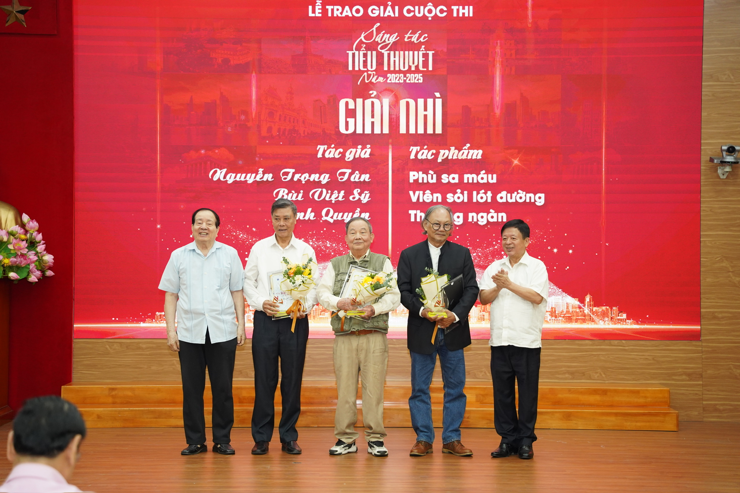 Khẳng định sức sống bền bỉ và vị thế trung tâm của tiểu thuyết trong đời sống văn học Việt Nam