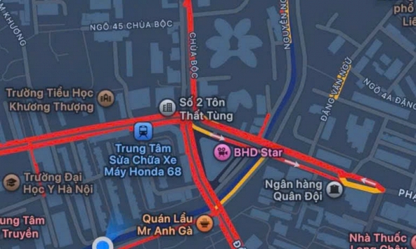Trưa thứ 7 tại Hà Nội: Nhiều tuyến đường tắc đỏ rực, dân mạng than “lại nhà nhà đi mua sắm Tết”?