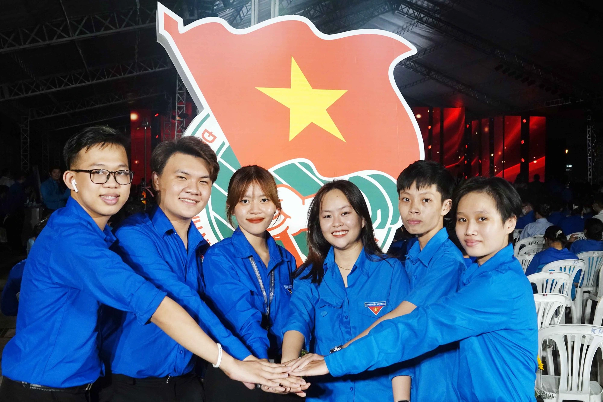 Tuổi trẻ Việt Nam viết tiếp khát vọng cống hiến