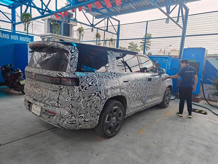 VinFast VF 9 sắp 'lột xác', thêm REEV đi hàng nghìn km?