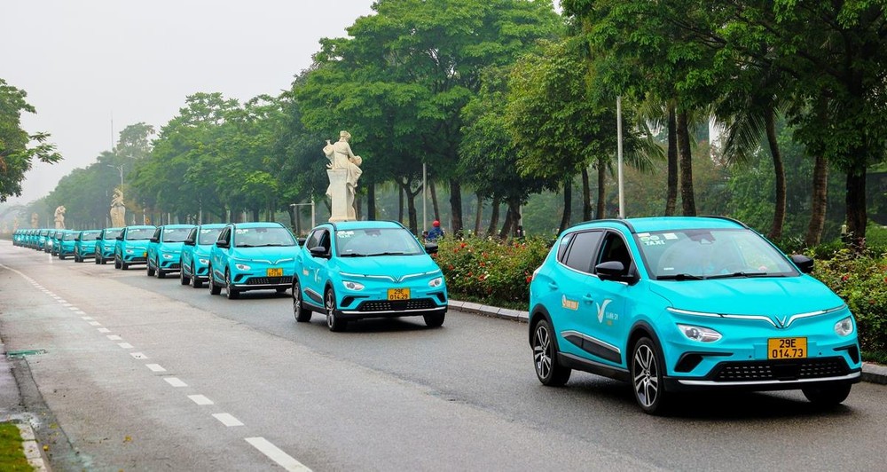 Hà Nội ấn định mốc 2030 hoàn tất thay thế toàn bộ taxi xăng dầu bằng xe điện