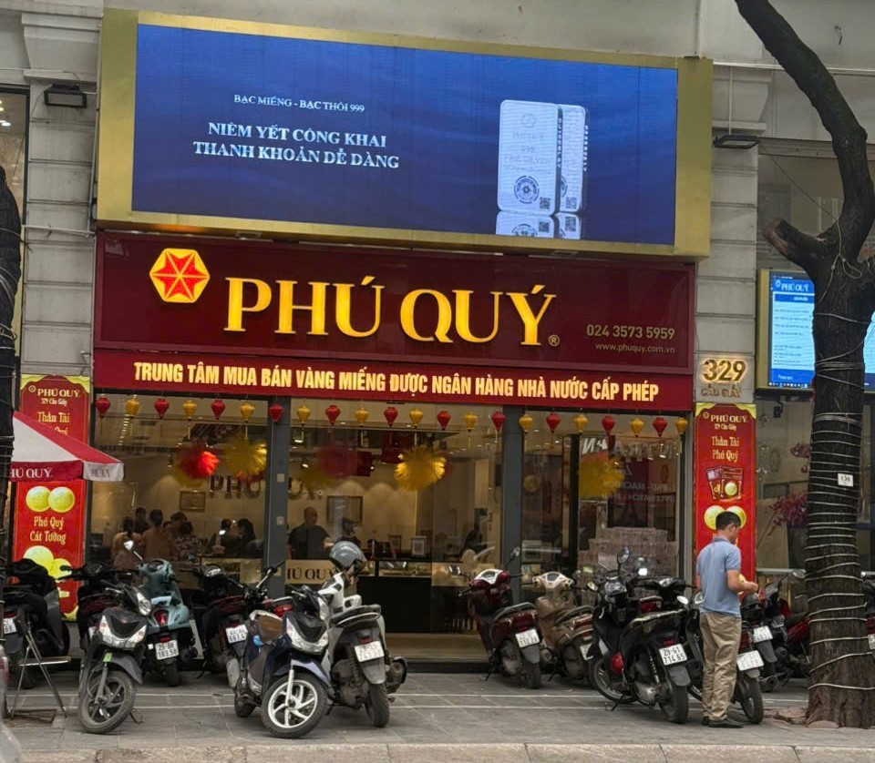 Giá vàng tăng mạnh, chạm mốc 178 triệu đồng/lượng