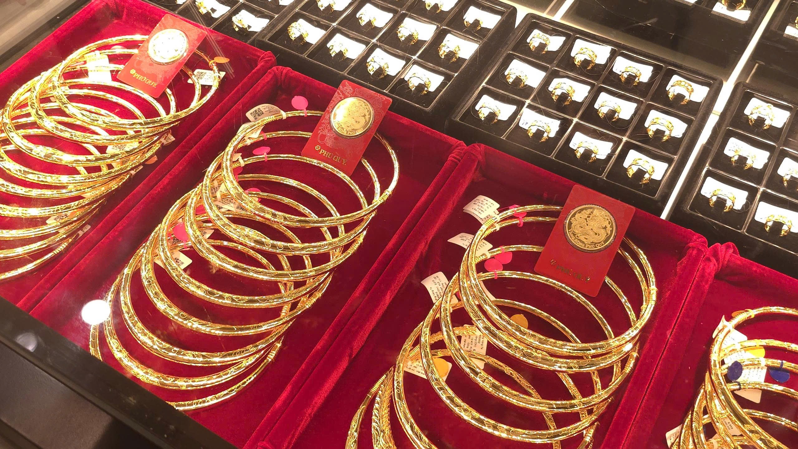 Giá vàng giảm sâu, “bốc hơi” 6,5 triệu đồng/lượng