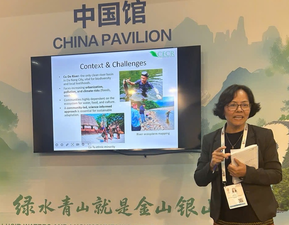 Phụ nữ và môi trường: Những 'kiến trúc sư xanh' thầm lặng